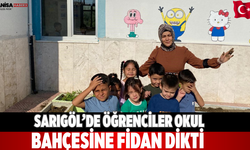 Sarıgöl’de öğrenciler okul bahçesine fidan dikti