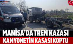 Manisa’da tren kazası Kamyonetin kasası koptu