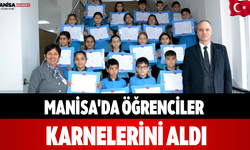 Manisa'da Öğrenciler Karnelerini Aldı