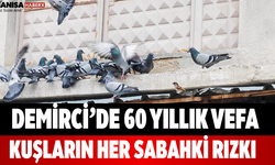 Demirci’de 60 Yıllık Vefa Kuşların Her Sabahki Rızkı