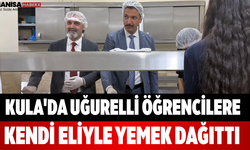 Kula'da Uğurelli Öğrencilere Kendi Eliyle Yemek Dağıttı