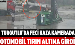 Turgutlu'da Feci Kaza Kamerada Otomobil Tırın Altına Girdi