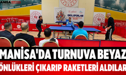 Manisa'da Turnuva Beyaz Önlükleri Çıkarıp Raketleri Aldılar