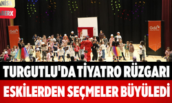 Turgutlu'da Tiyatro Rüzgarı Eskilerden Seçmeler Büyüledi