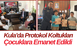 Kula’da Protokol Koltukları Çocuklara Emanet Edildi