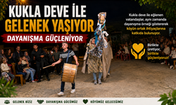 Demirci’de Kukla Deve Şovu Hem Eğlence Hem Destek