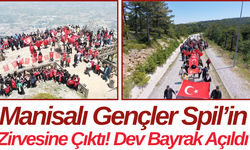 Manisalı Gençler Spil’in Zirvesine Çıktı! Dev Bayrak Açıldı