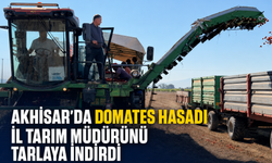 Akhisar’da Domates Hasadı İl Tarım Müdürünü Tarlaya İndirdi