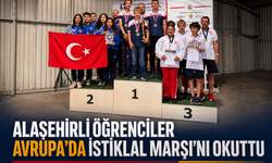 Alaşehirli öğrenciler Avrupa’da İstiklal Marşı’nı okuttu
