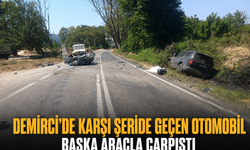 Demirci’de karşı şeride geçen otomobil başka araçla çarpıştı