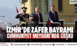 İzmir’de Zafer Bayramı Cumhuriyet Meydanı’nda coşku