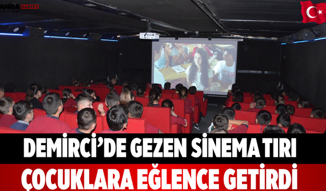Demirci’de Gezen Sinema Tırı Çocuklara Eğlence Getirdi