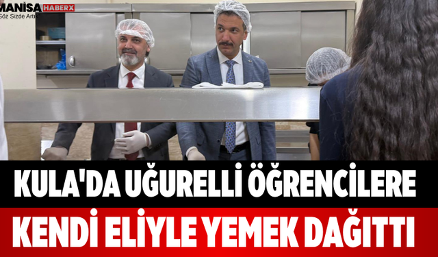 Kula'da Uğurelli Öğrencilere Kendi Eliyle Yemek Dağıttı