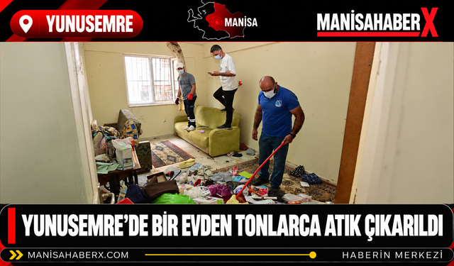 Yunusemre’de Bir Evden Tonlarca Atık Çıkarıldı