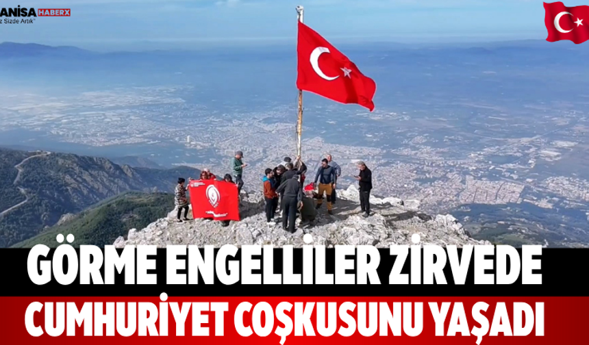 Görme Engelliler Zirvede Cumhuriyet Coşkusunu Yaşadı